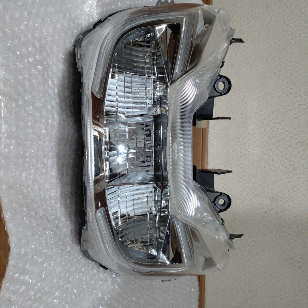 ホンダ 中古　pcx ヘッドライトアッシ　3310-k35-v01