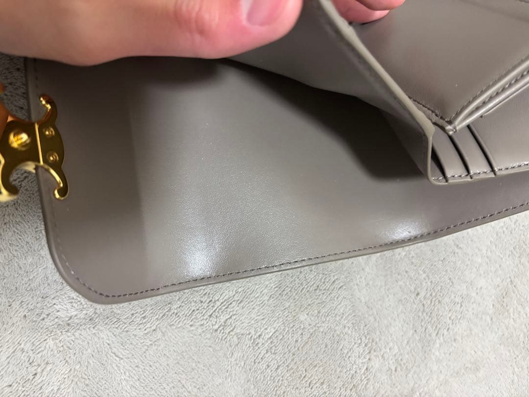 CELINE コンパクト財布　Small Tri-Fold Pebble