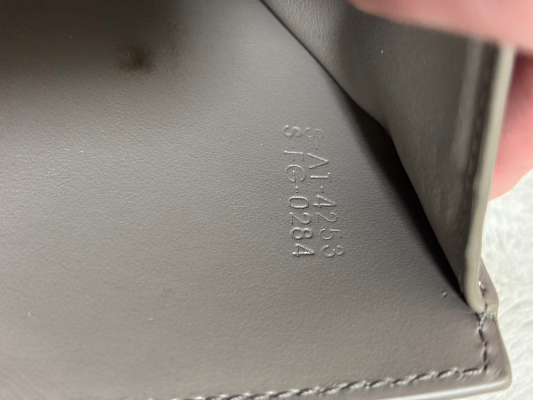 CELINE コンパクト財布　Small Tri-Fold Pebble