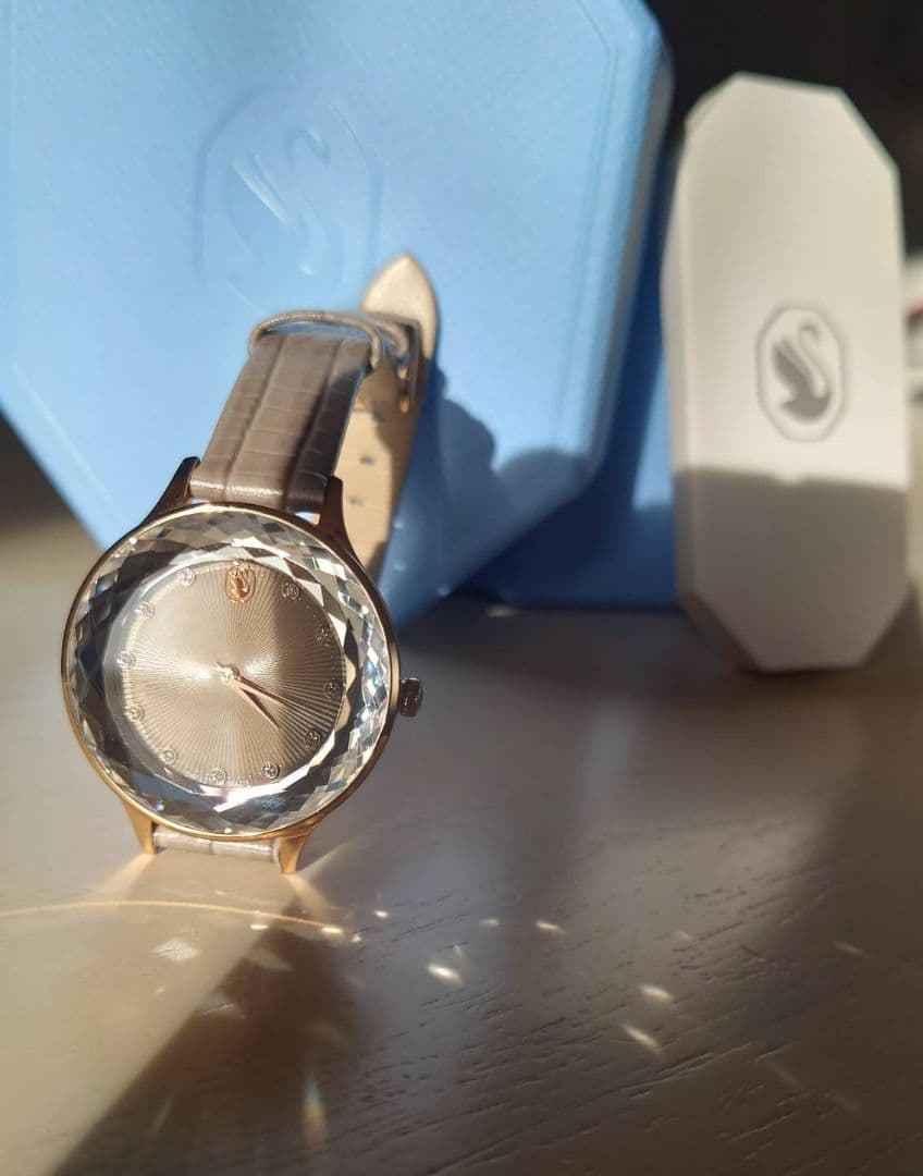 【週末セール！】SWAROVSKI 時計 電池稼働中 サファイアガラス スイス製