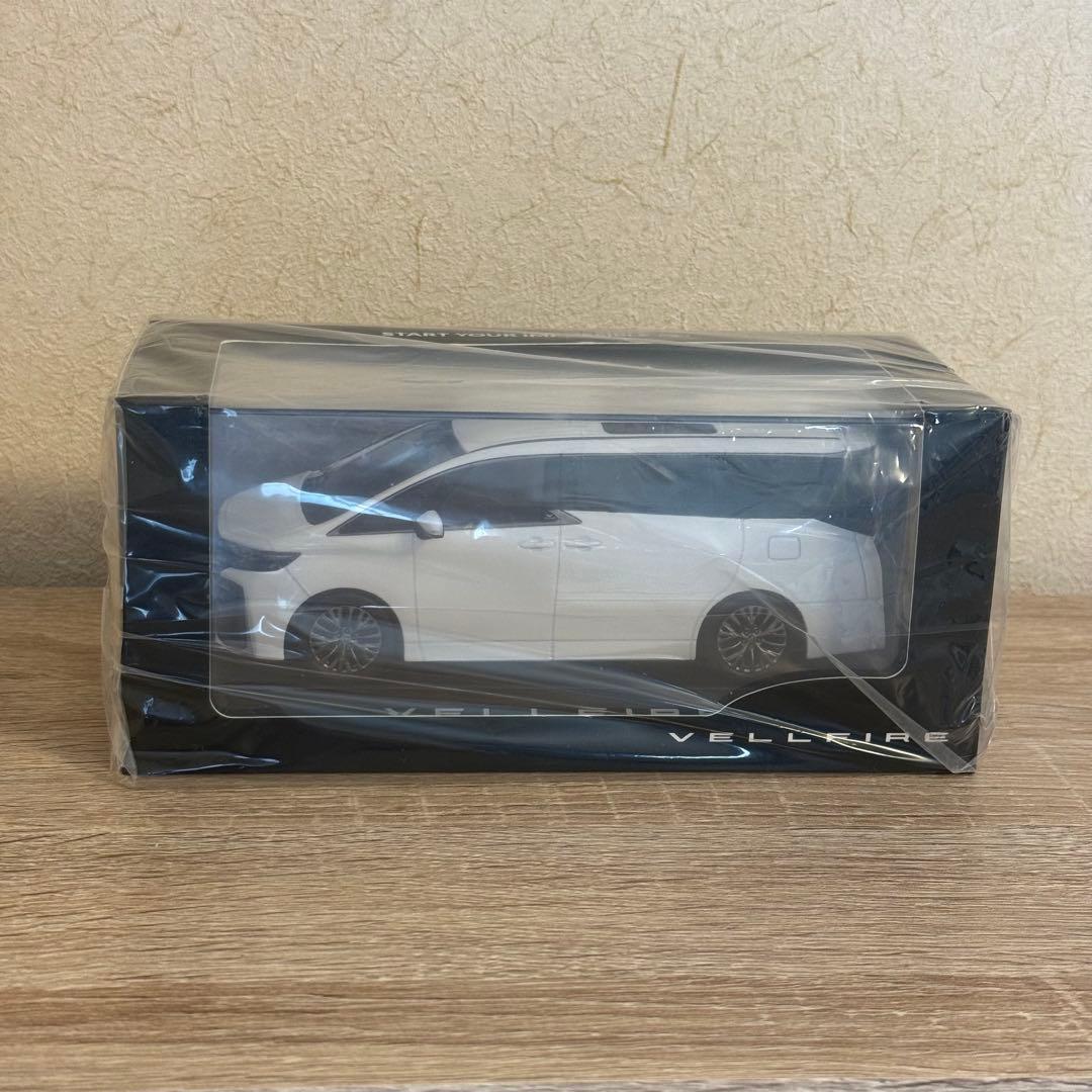 【非売品】トヨタ ヴェルファイア プラチナホワイトパール 1/30 ミニカー