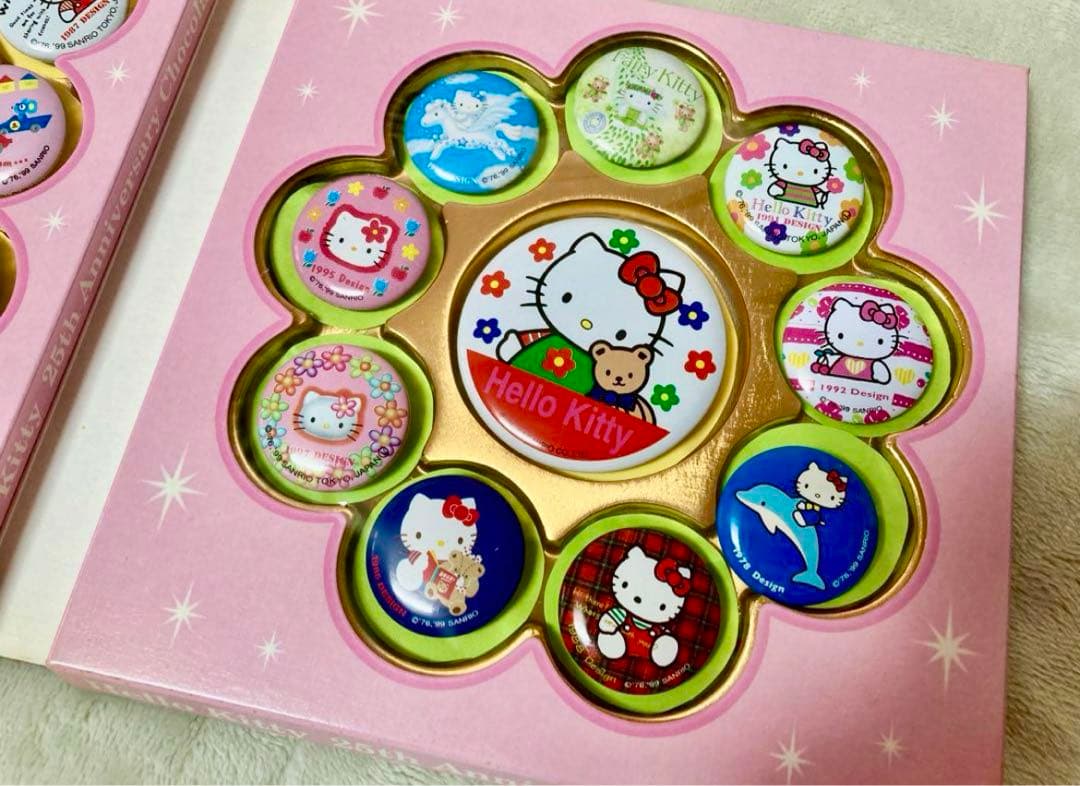 サンリオ キティ25周年アニバーサリー缶記念バッチ【激 レア❗️】スワン