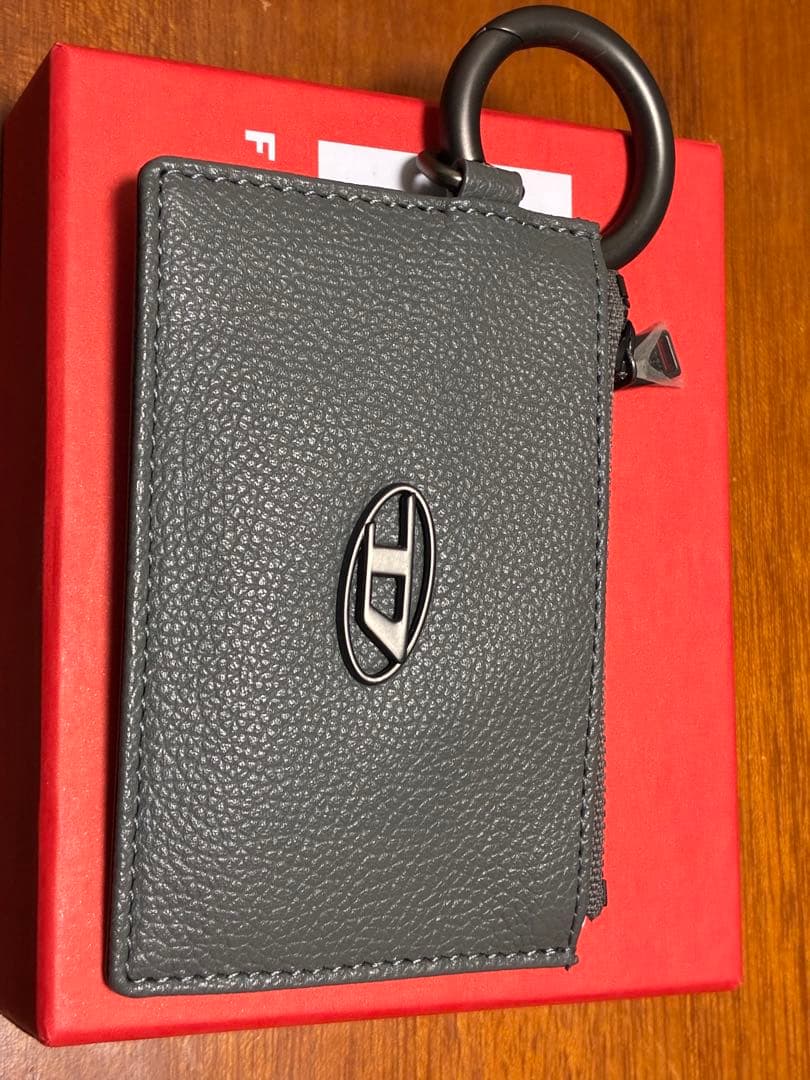 (新品未使用品箱付き保証書付き)DIESEL グレー ポーチ キーホルダー付き