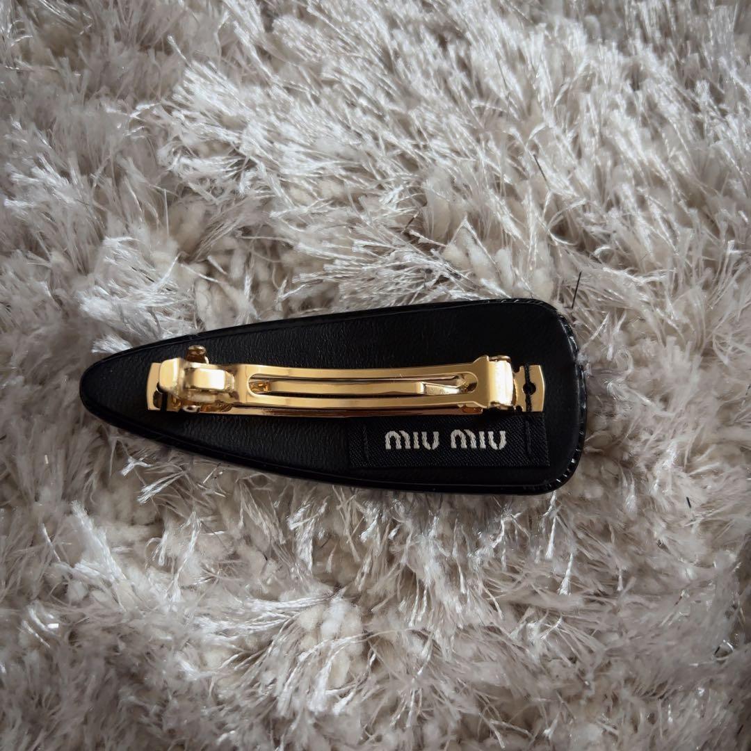 miumiu ヘアクリップ ブラック