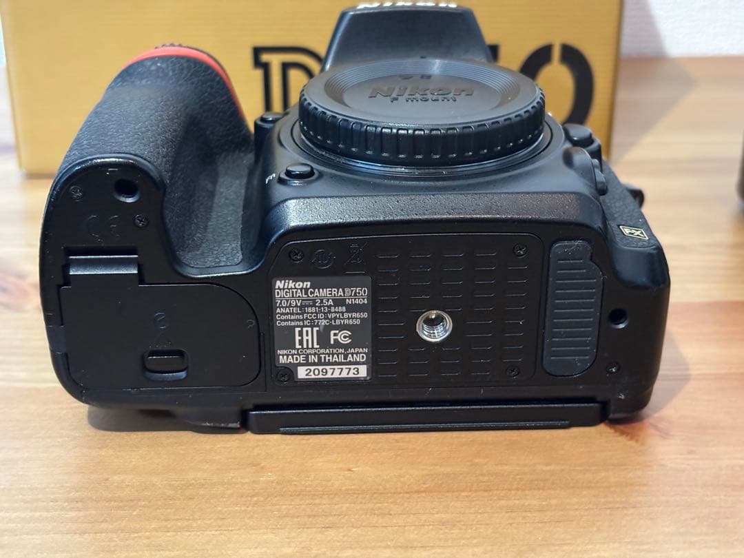 Nikon D750 一眼レフカメラ 本体+MB-D16