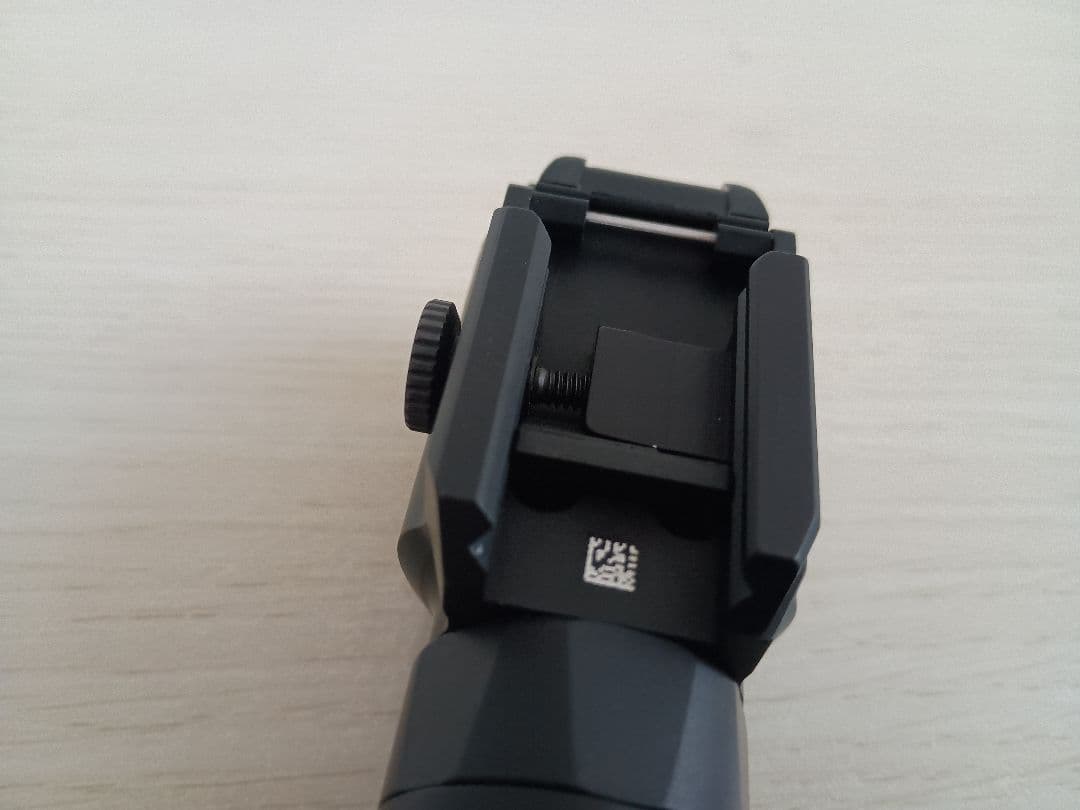 実物 Surefire XH30 1000ルーメン LEDライト