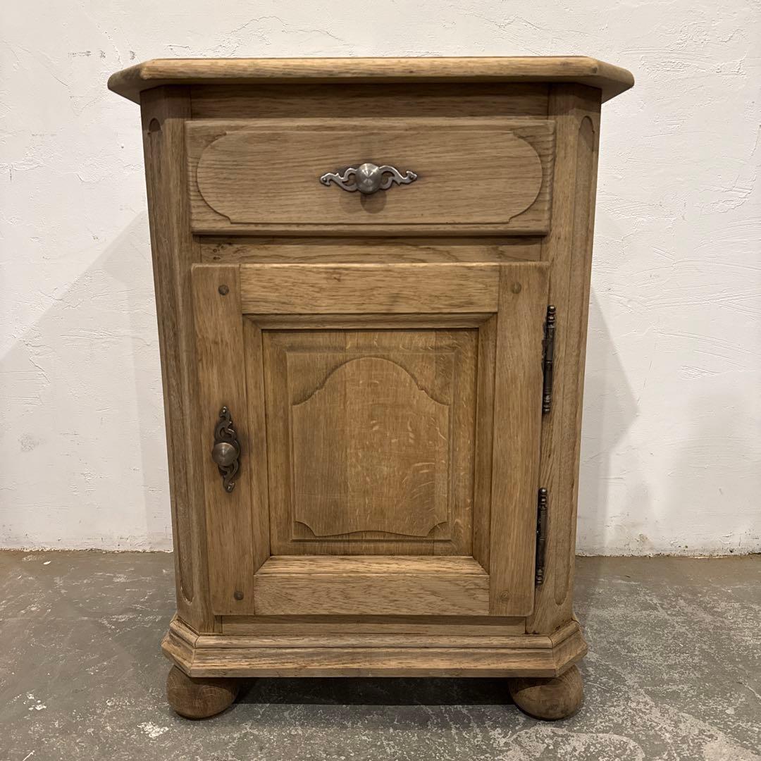 ヴィンテージ　木製サイドテーブル　引き出し／扉収納付き　剥離