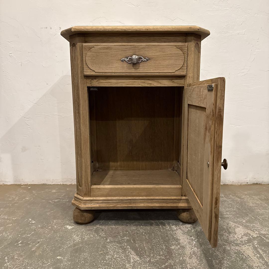 ヴィンテージ　木製サイドテーブル　引き出し／扉収納付き　剥離