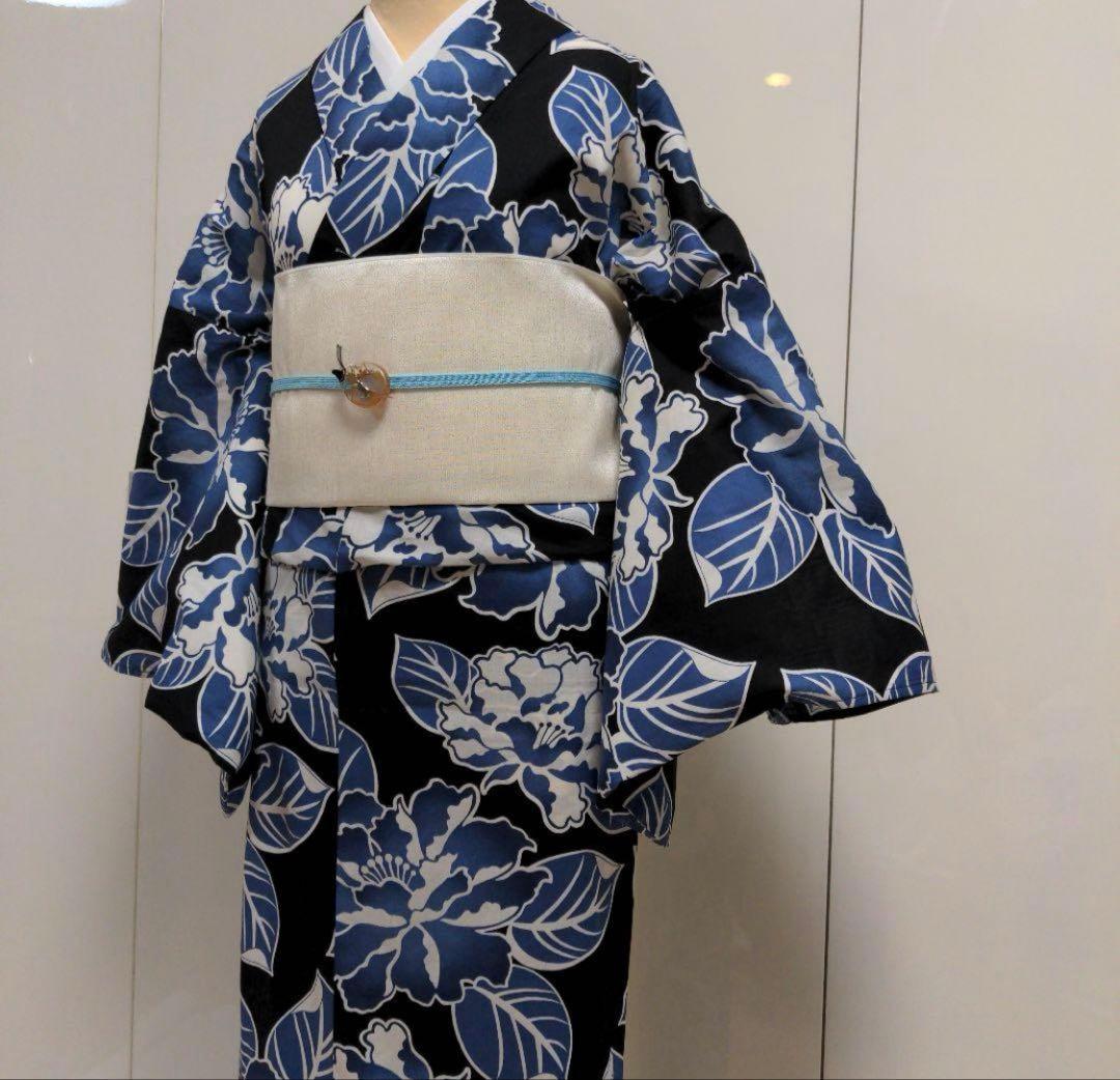 浴衣　ゆかた　ユカタ　サイズM クロ✖️ネイビー　花柄　浴衣単品