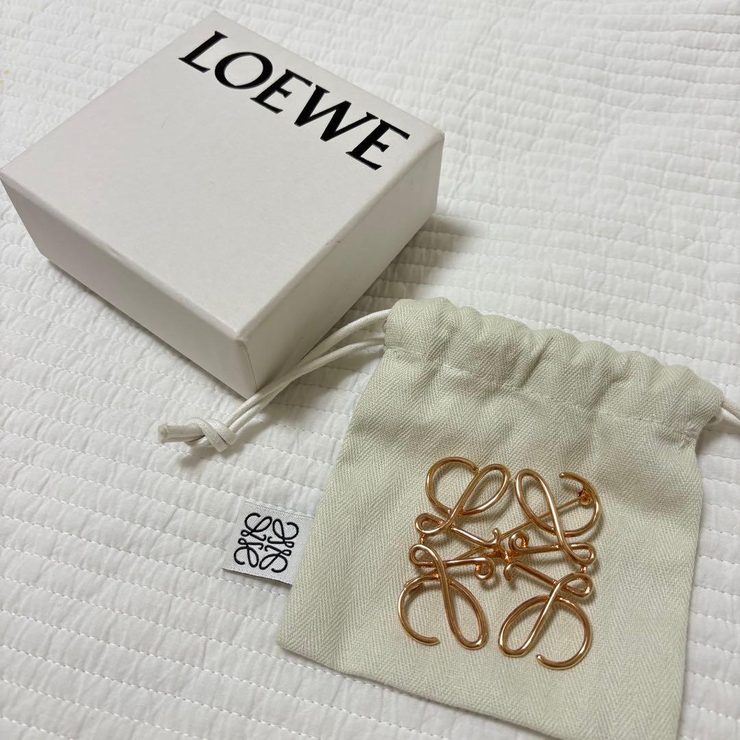LOEWE ブローチ 付属品あり