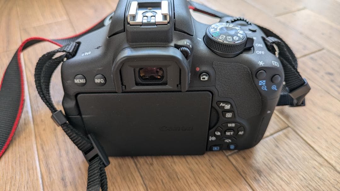 Canon EOS Kiss X8i デジタル一眼レフカメラ