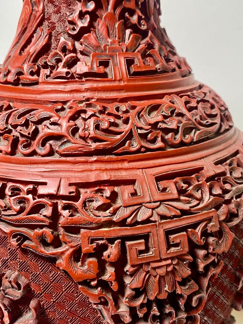 赤色彫刻装飾花瓶 中国古美術 壺　花瓶　中国堆朱　アンティーク