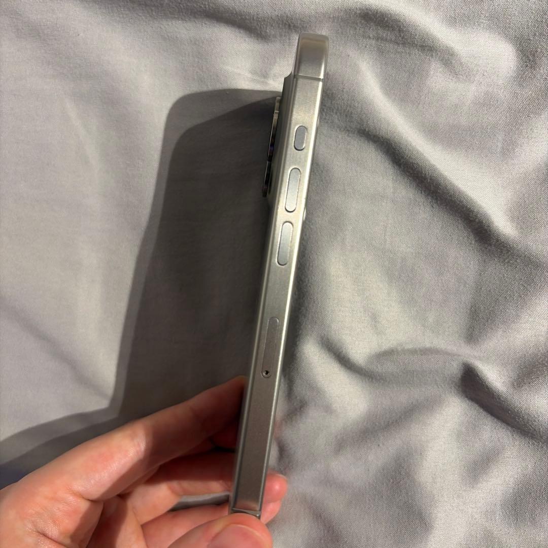 【完品】Apple iPhone 15 Pro 256GB ナチュラルチタニウム