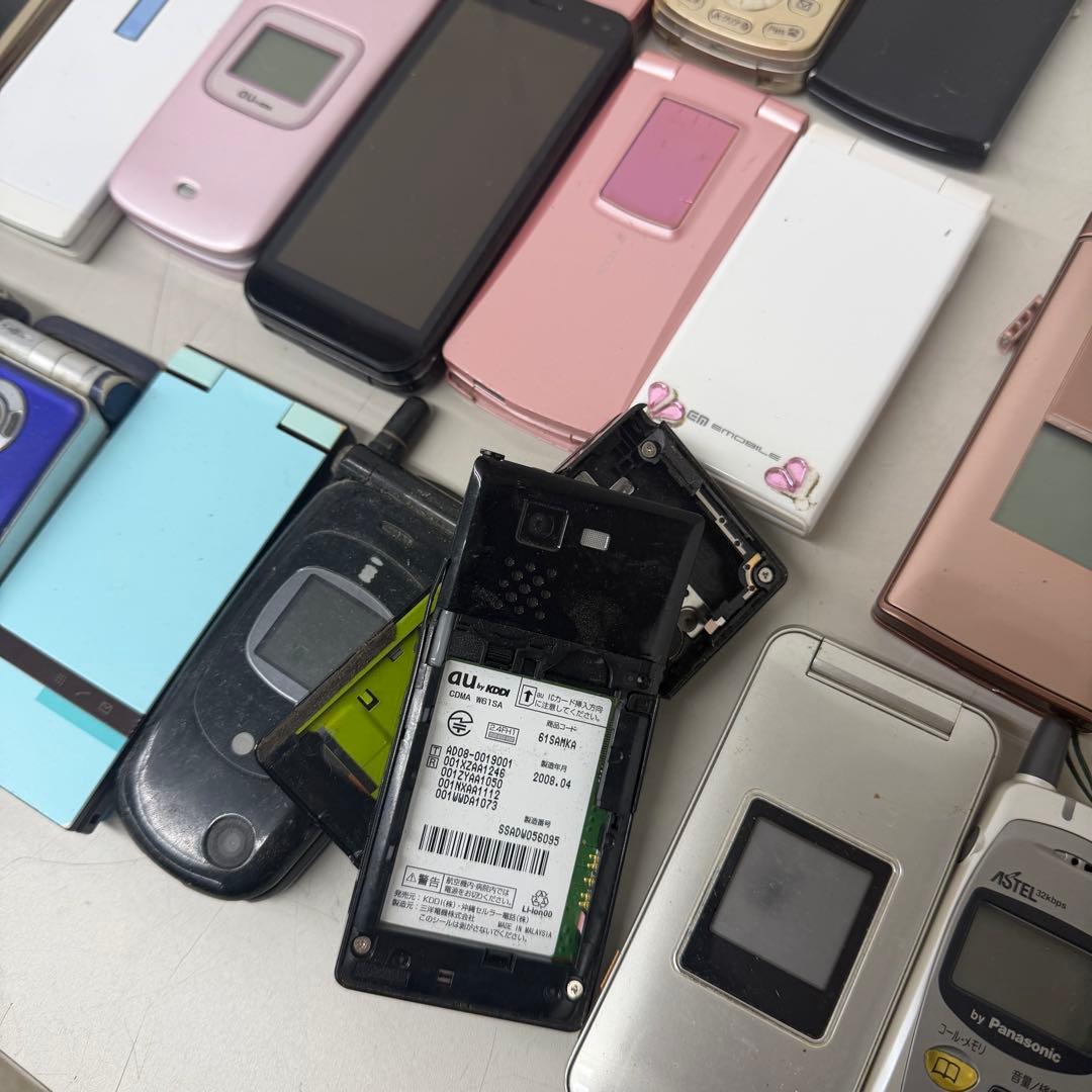 ガラケー　110個まとめ売り　ジャンク品　折りたたみ式携帯電話セット