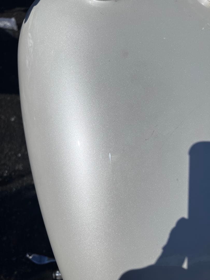 ファットボブタンク　スポーツスター　ダイナ　ソフテイル　パールホワイト　塗装綺麗