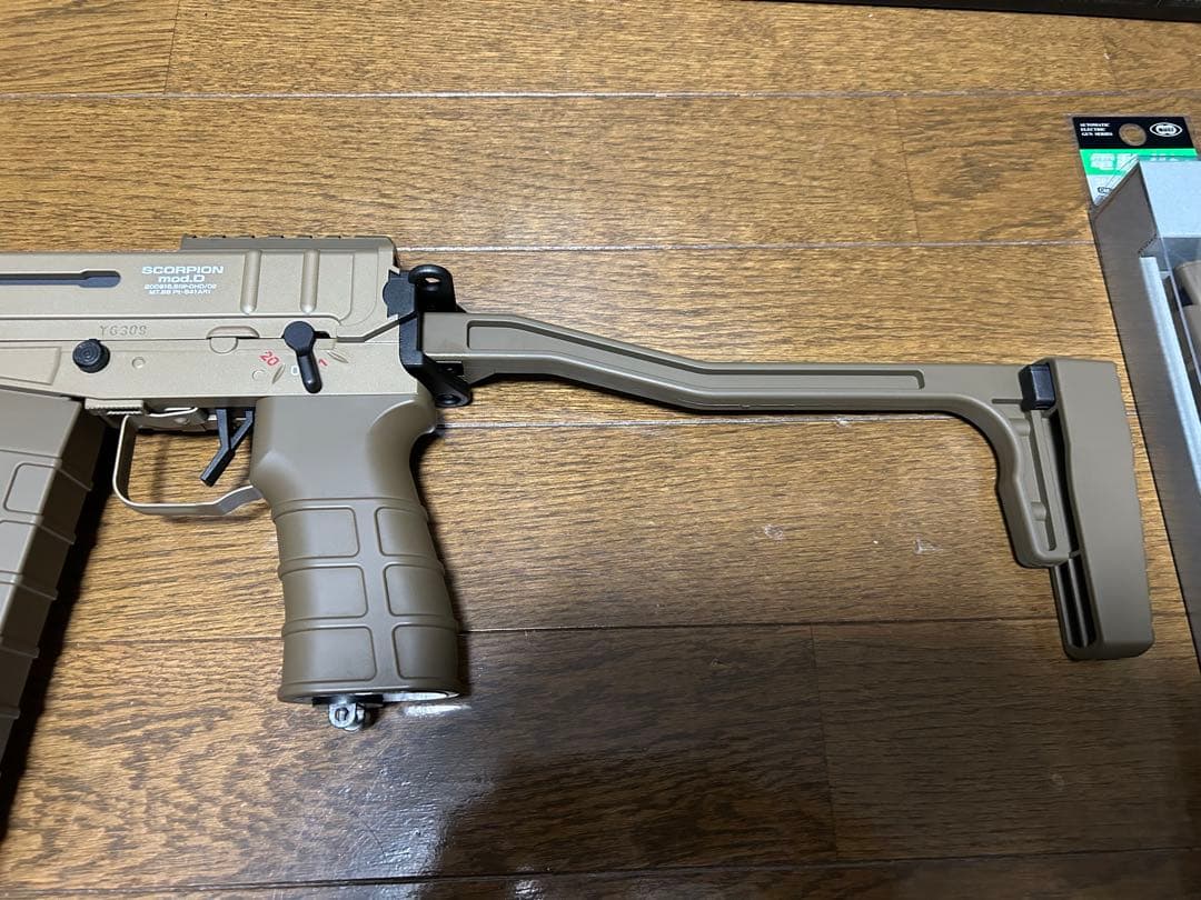 東京マルイ　スコーピオンmodタンカラー 電動ガン 260連マガジン付