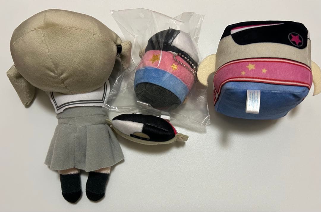 プロセカ　小豆沢 こはね　【 中古品 】　寝そべり ぬいぐるみ　マスコット