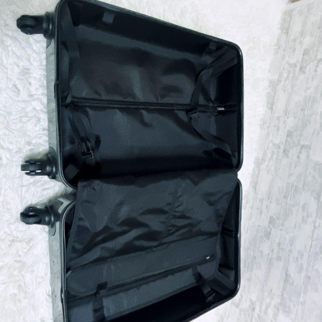 希少　テットオム　スーツケース　キャリーケース　ブラック（カーボン）