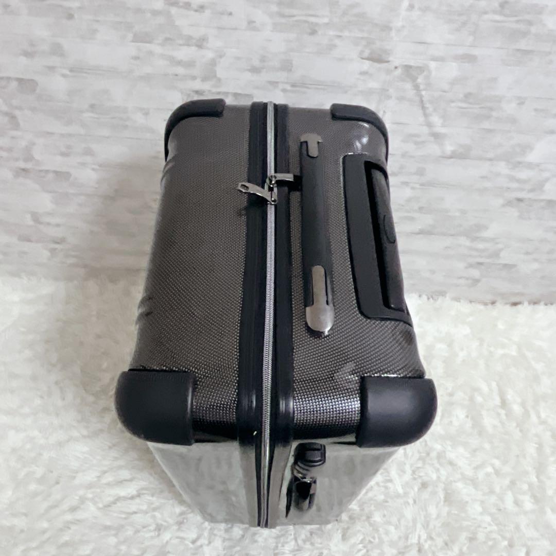 希少　テットオム　スーツケース　キャリーケース　ブラック（カーボン）