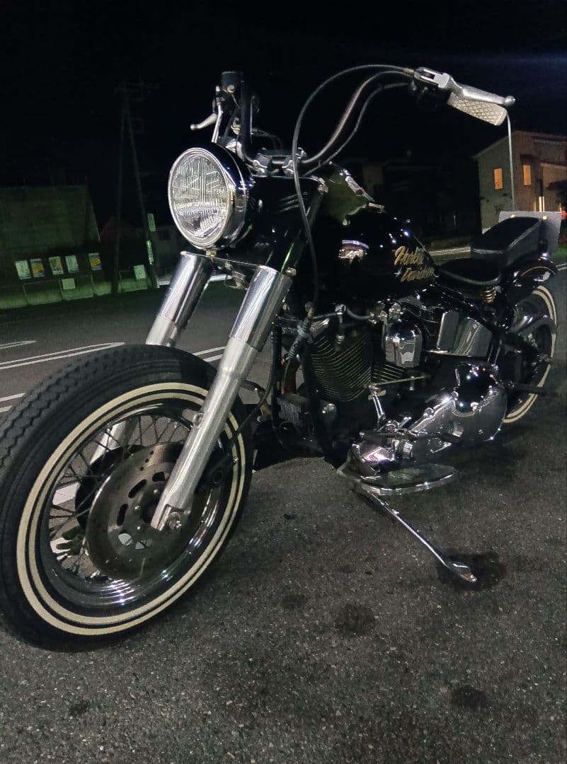 ヤンガスタンク 黒 ゴールドロゴ　3.5ガロン