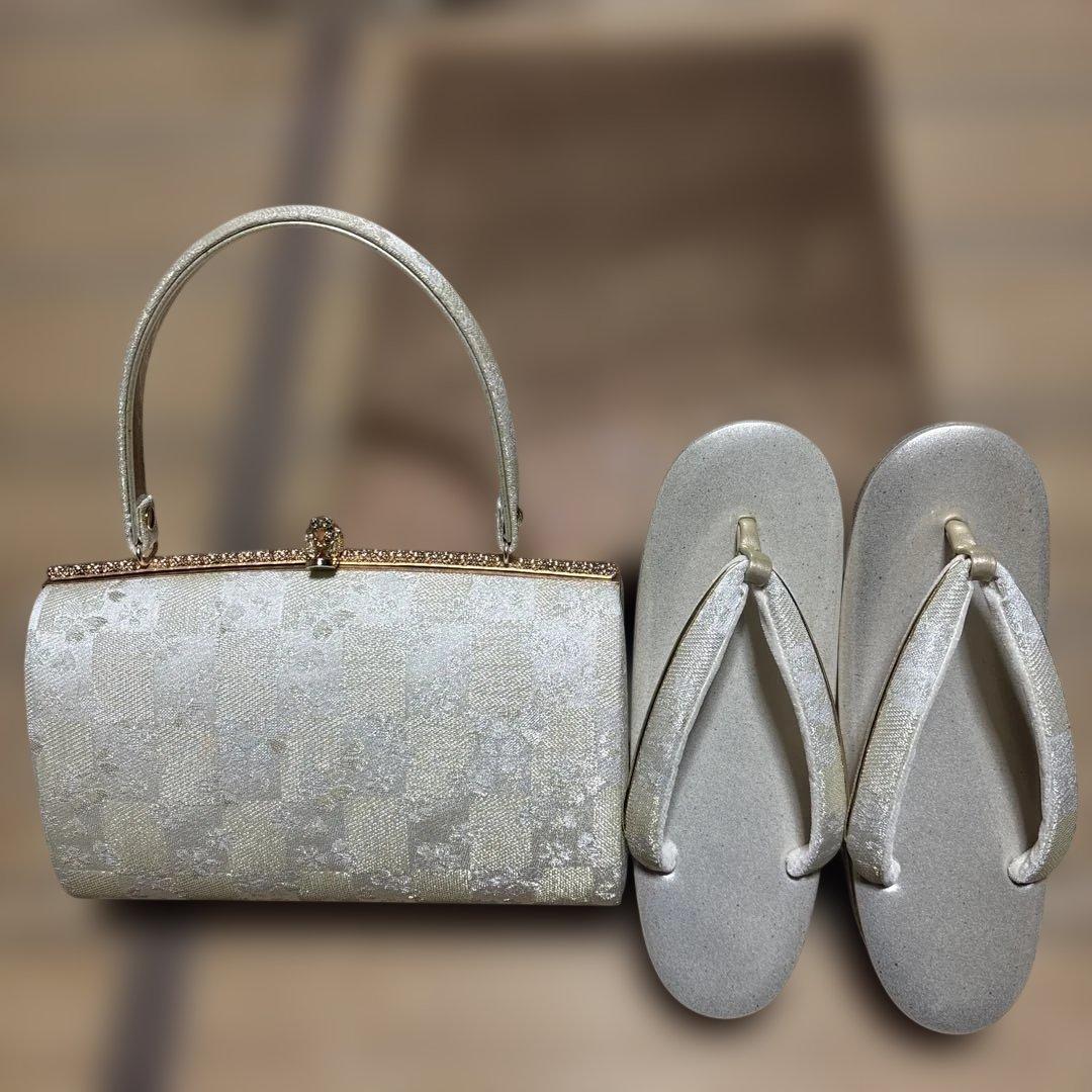 鈴乃屋　沙織　シルバー ハンドバッグと草履のセット