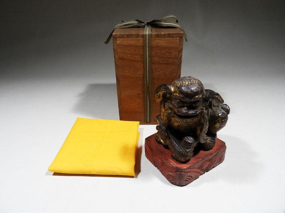 ●時代物 古木の彩色木彫 個性的 趣き 唐獅子 珍品 箱入 高さ14.5cm程度