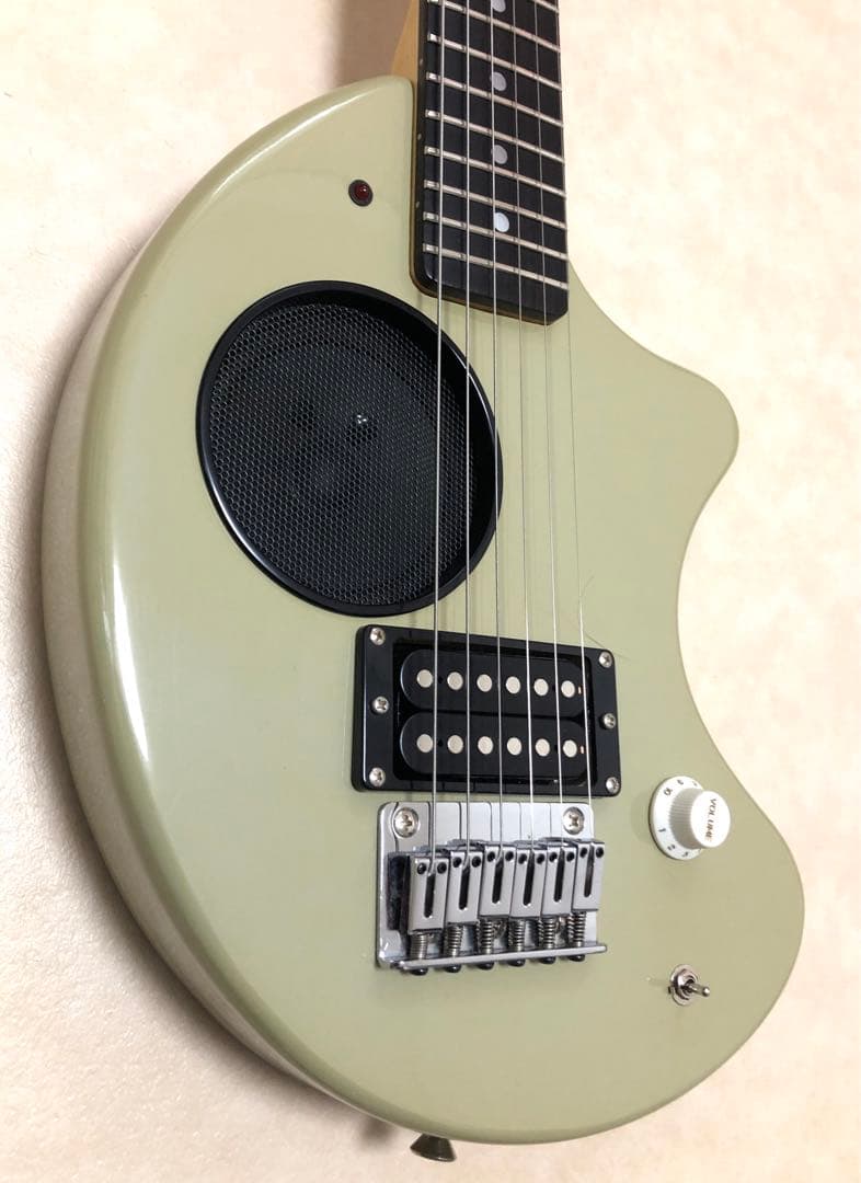 【美品】ZO-3 グレー アンプ内蔵ミニギター ディストーションSW付 ケース