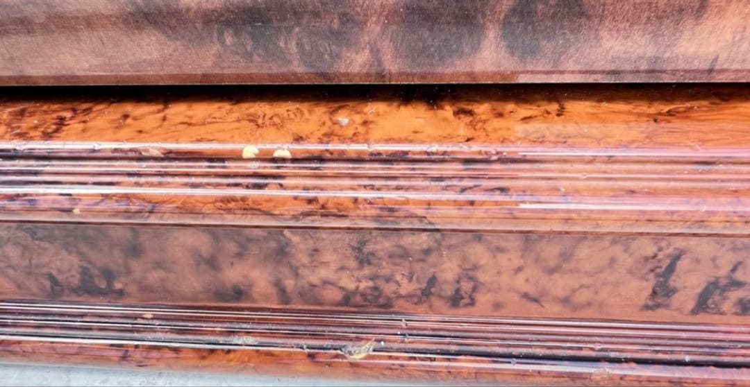 アンティークなビクトリア朝様式のウォールナット象嵌細工のクレ デンザ