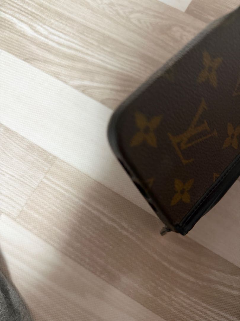 Louis Vuitton 手帳型レザーケース　iPhone15pro