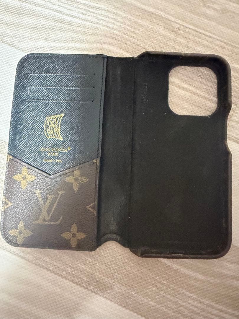 Louis Vuitton 手帳型レザーケース　iPhone15pro