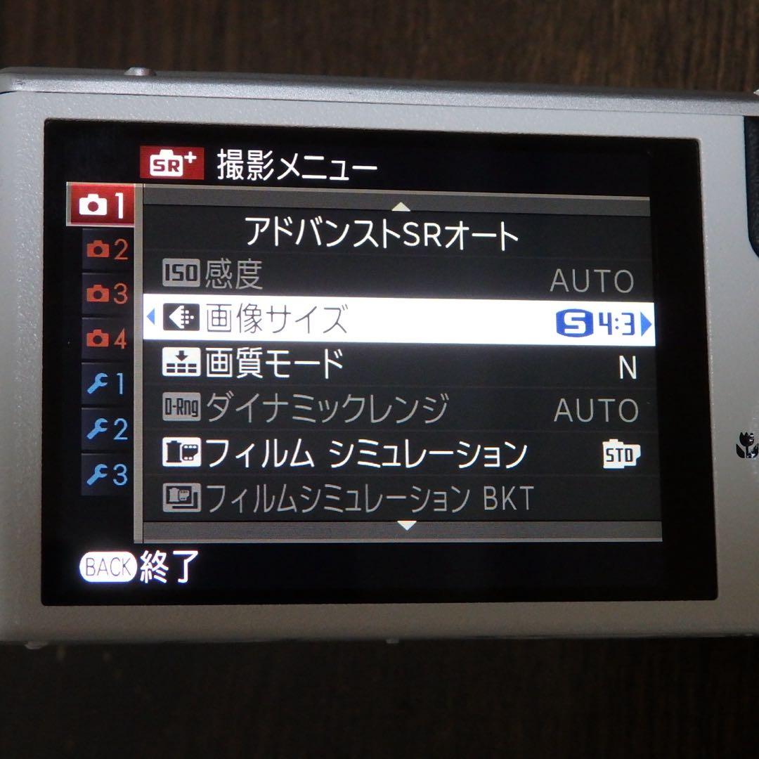 動作確認済　FUJI FILM XQ2 ホワイト 富士フイルム