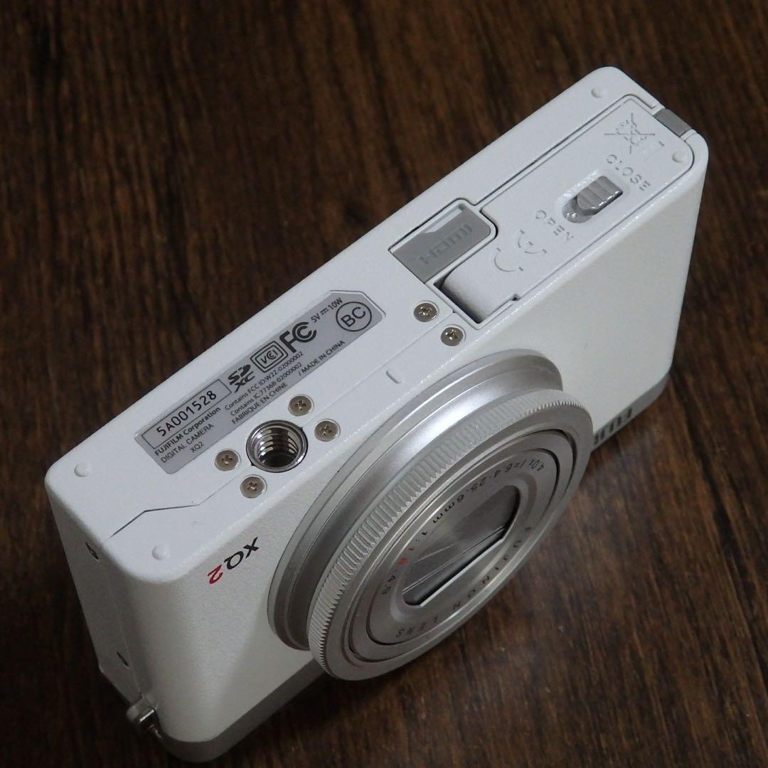 動作確認済　FUJI FILM XQ2 ホワイト 富士フイルム