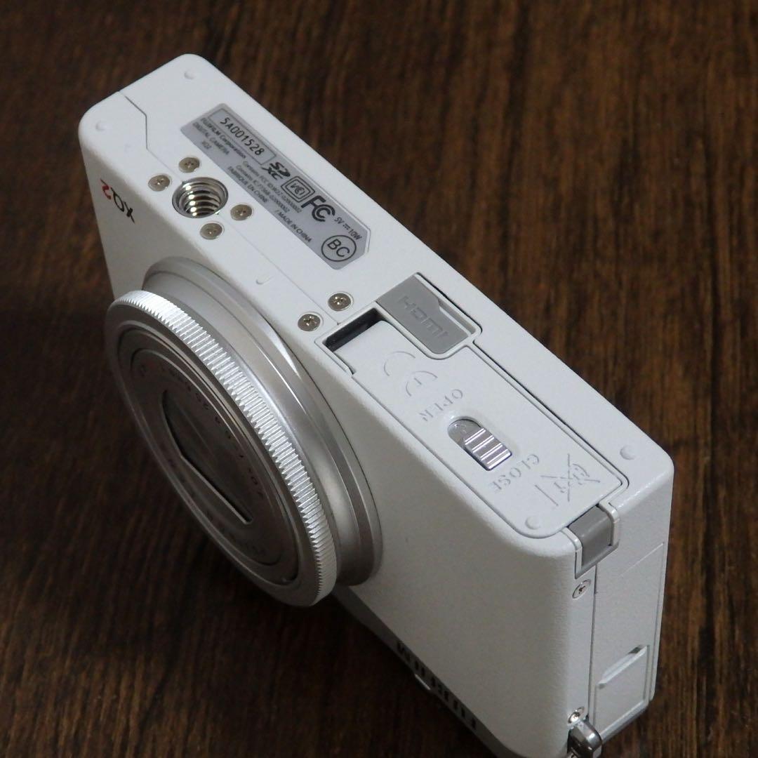 動作確認済　FUJI FILM XQ2 ホワイト 富士フイルム