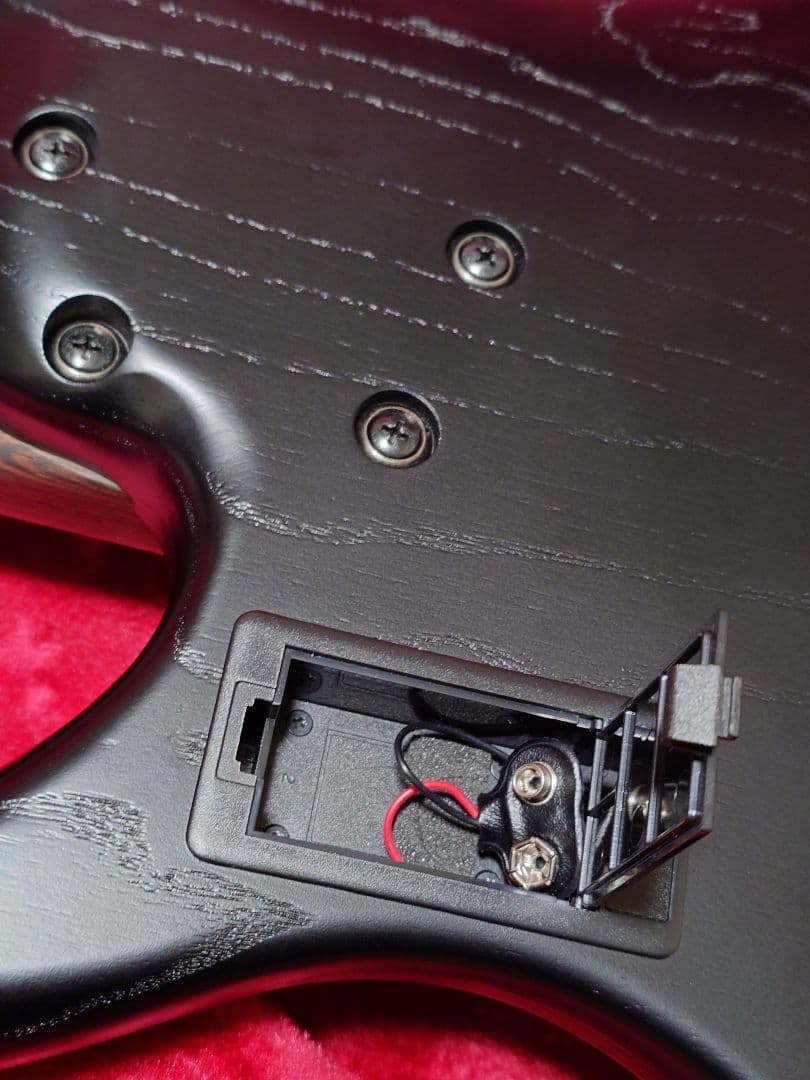 Ibanez Prestige SRMS5-WK　重量3.8kg　5弦ベース