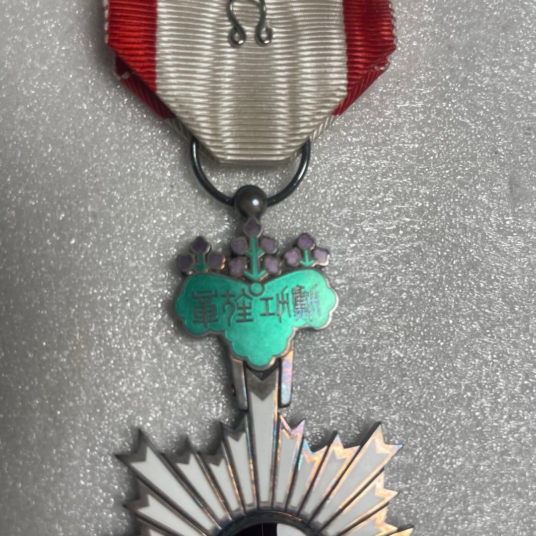 【美品・共箱付】勲六等単光旭日章 勲章 記章 旧日本軍 旭日章