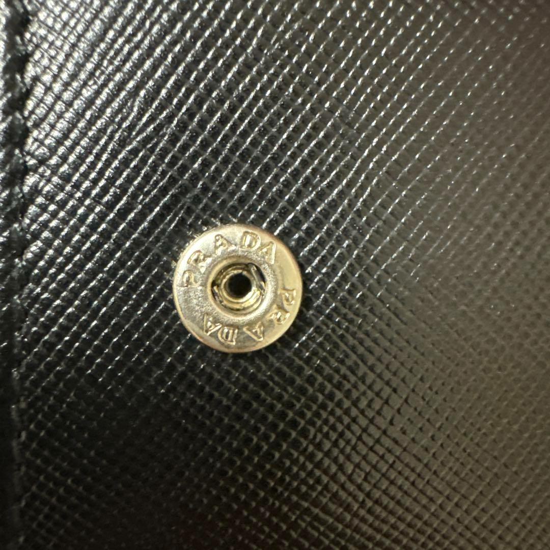 極美品✨プラダ✨6連キーケース✨三角ロゴ刻印✨サフィアーノレザー✨黒✨男女兼用