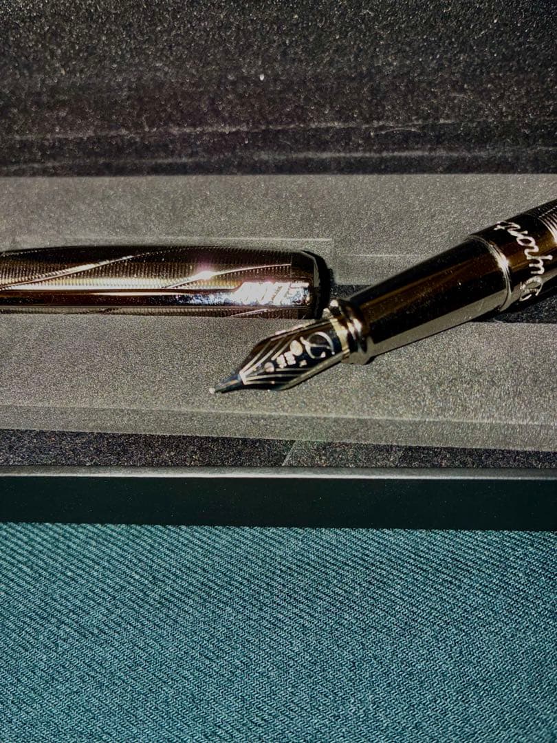 STデュポン　007スペクターリミテッドコレクション万年筆　字幅M