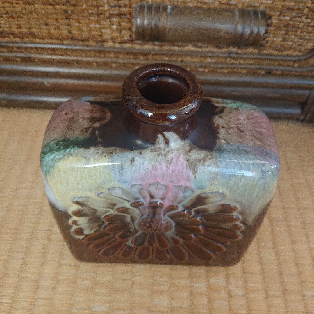 花の彫刻付き陶器ボトル古道具骨董
