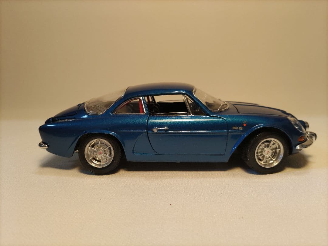 (送料込み)【1/16ダイキャストカー】アルピーヌA110 1600s