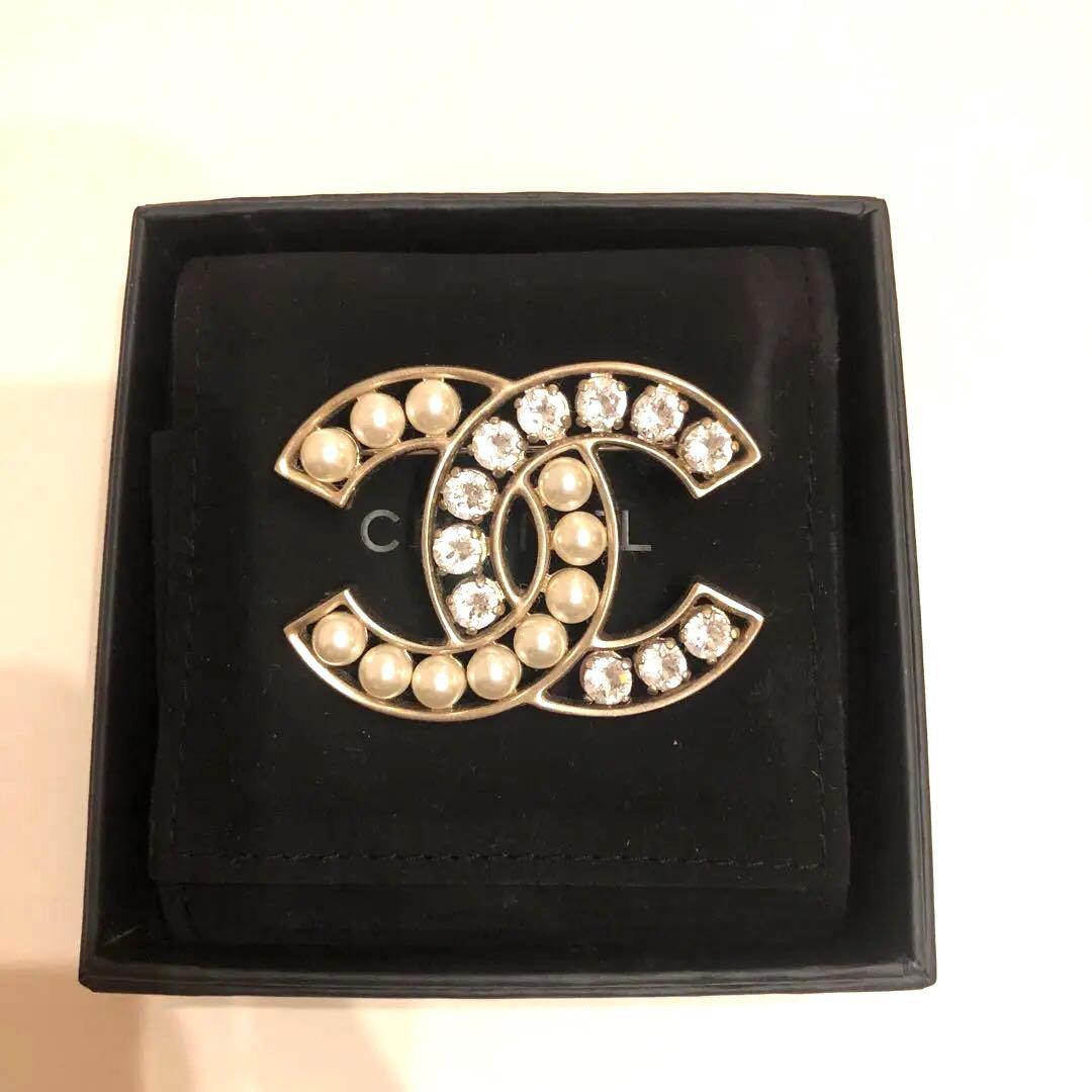 シャネルのスワロフスキー パール　ブローチ 未使用