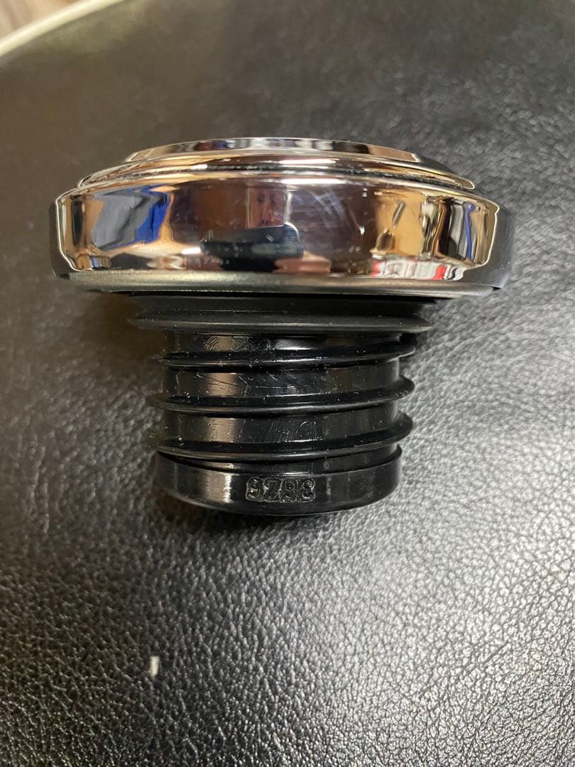 ハーレータンクキャップ