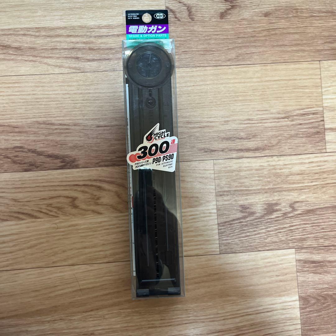 【値下げ！】P-90+ プラス　電動ガン バッテリー　充電器　300連マガジン