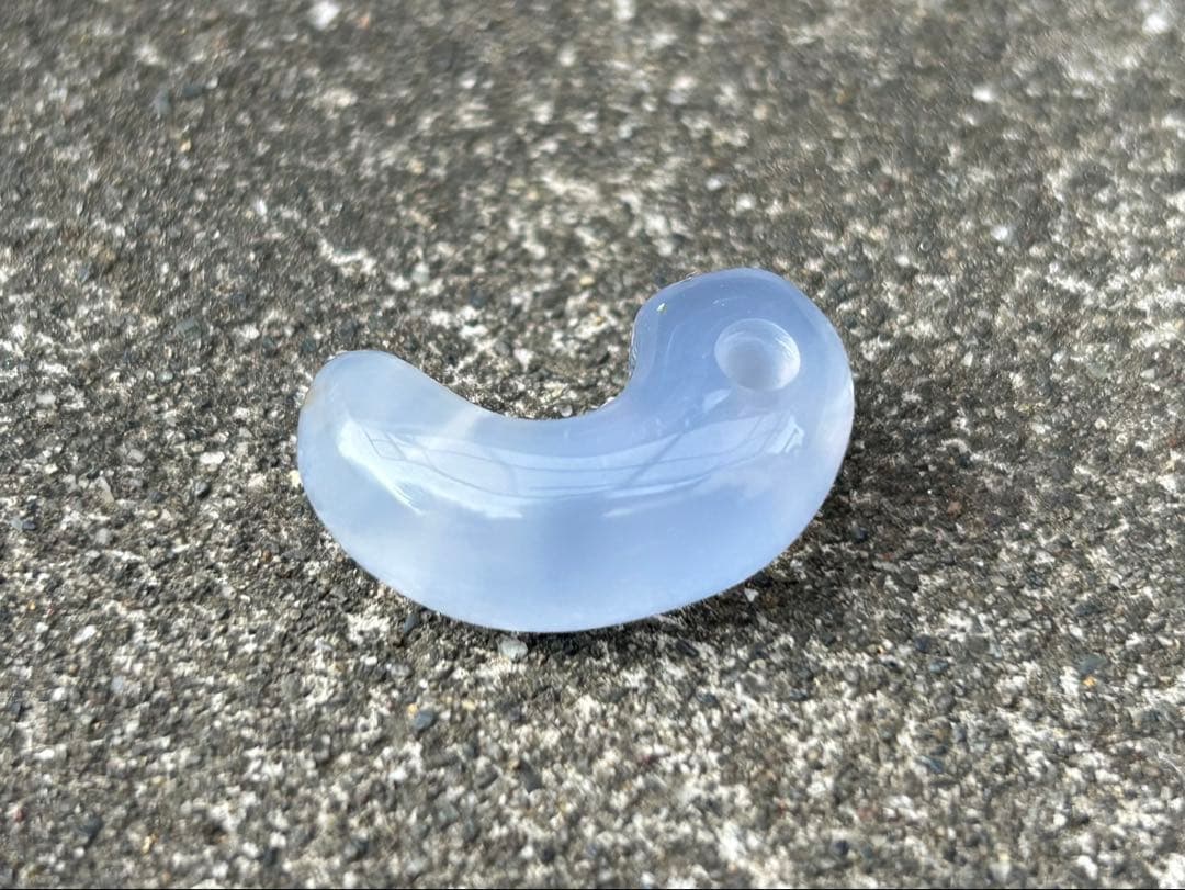 青森産青メノウ勾玉　錦石