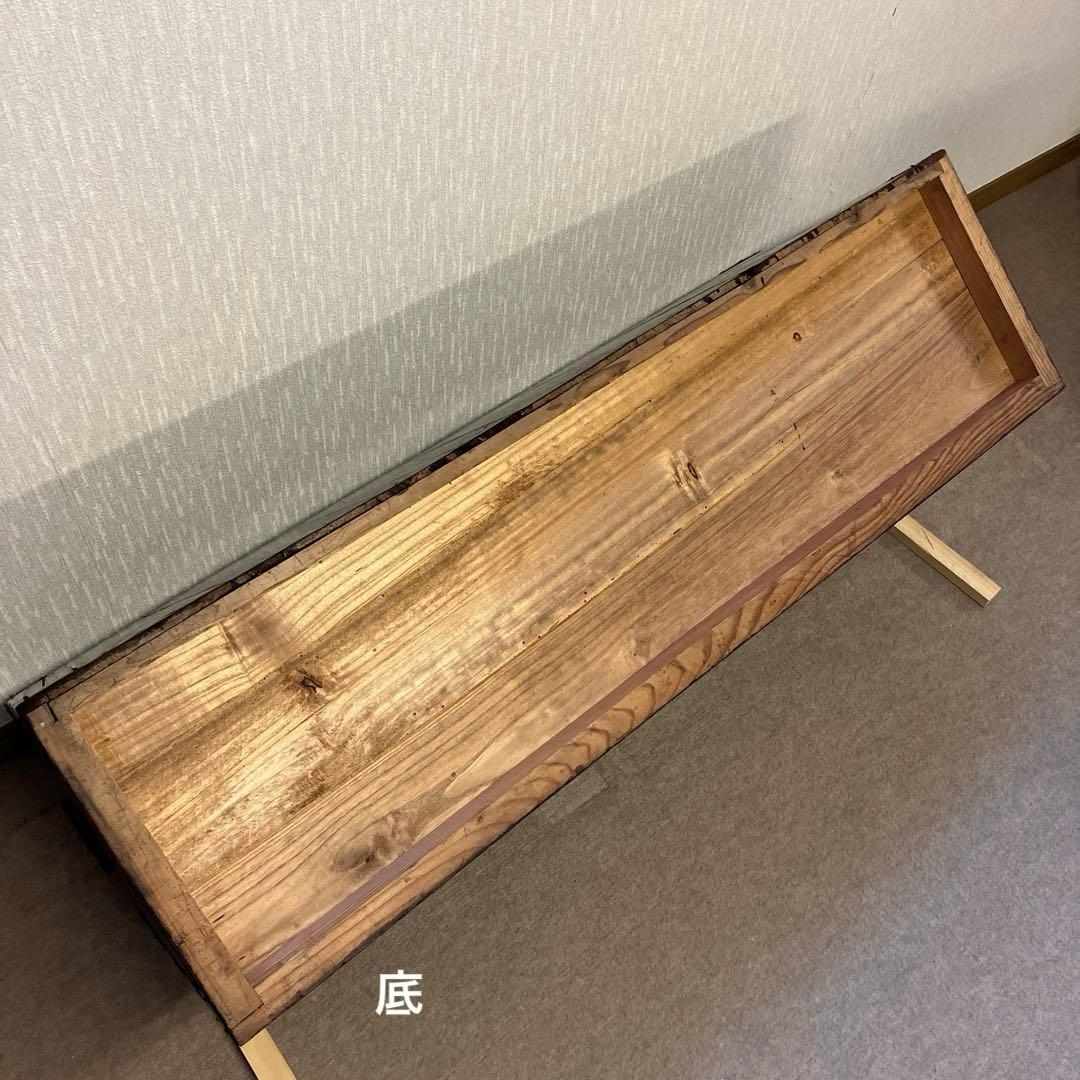アンティークな刀箪笥（外枠概寸　Ｗ１１６㌢、Ｈ４１㌢、Ｄ３３㌢）