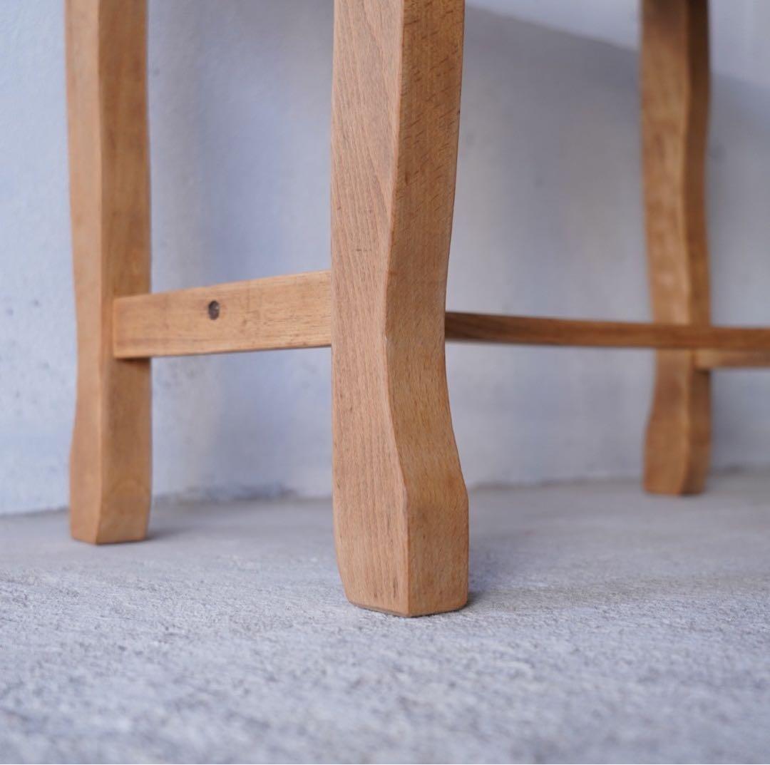 古い無垢材のサイドテーブル