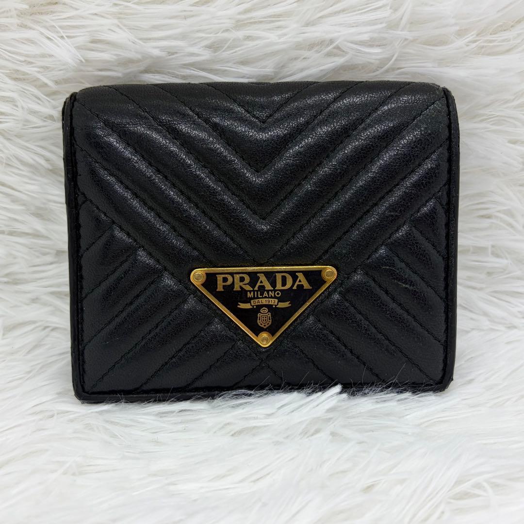 希少/美品✨プラダ 二つ折り財布 キルティング 三角ロゴ レザー 黒
