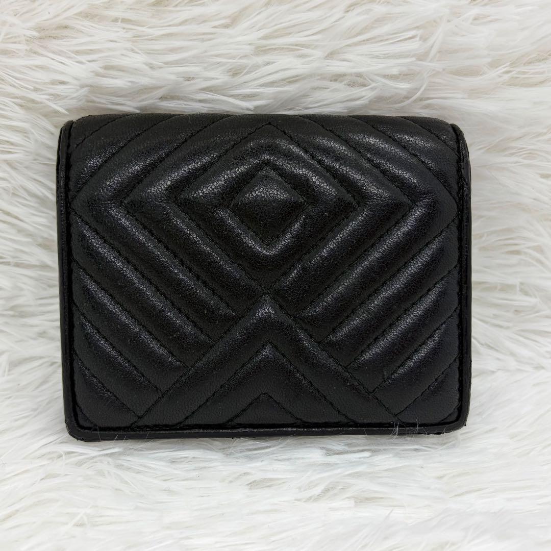 希少/美品✨プラダ 二つ折り財布 キルティング 三角ロゴ レザー 黒