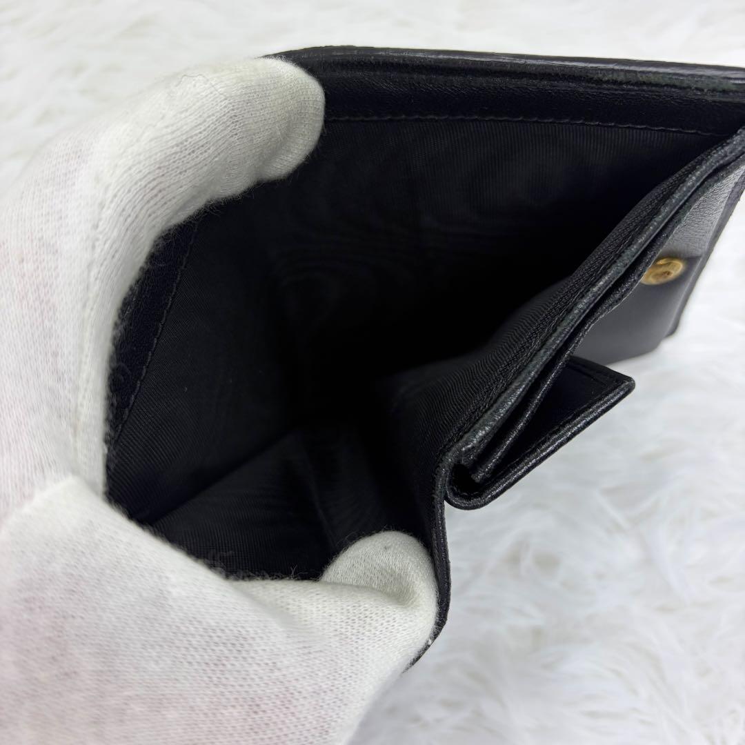 希少/美品✨プラダ 二つ折り財布 キルティング 三角ロゴ レザー 黒