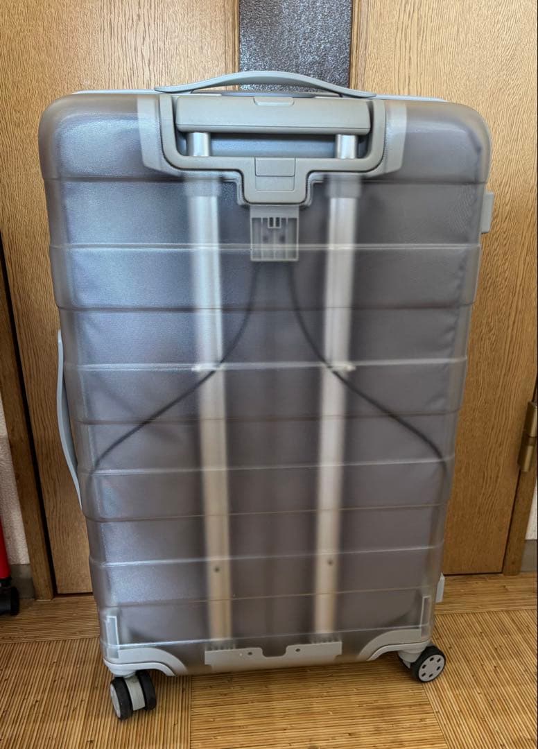 無印良品　透明　キャリーケース　銀座店限定