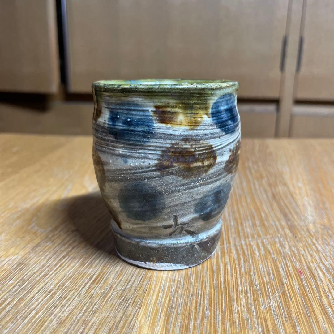琉球　壷屋焼　金城次郎　刷毛目水玉模様ぐい呑み　箱なし